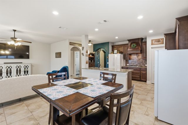 1385 Litchfield Lane, Burleson, TX 76028