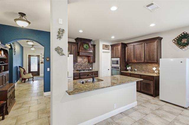 1385 Litchfield Lane, Burleson, TX 76028