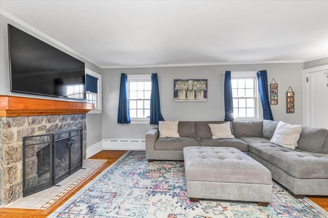 81 Stuart Street, Lynbrook, NY 11563