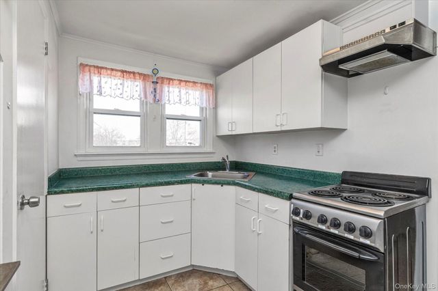 81 Stuart Street, Lynbrook, NY 11563