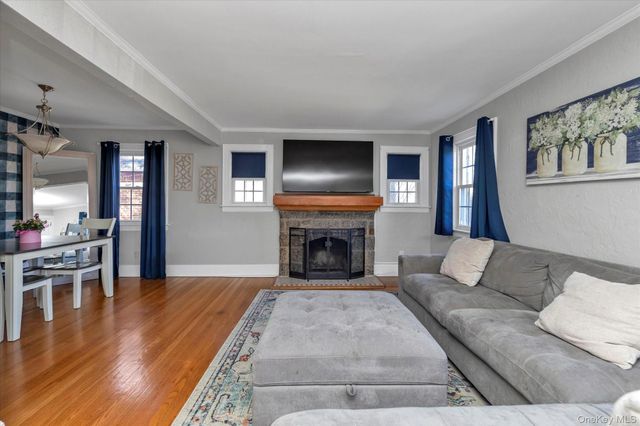 81 Stuart Street, Lynbrook, NY 11563