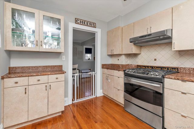 81 Stuart Street, Lynbrook, NY 11563