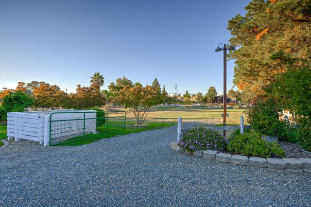 2895 Baseline Rd, Roseville, CA 95747