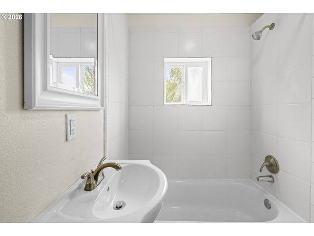 301 FLOWER Ln, Dayton, OR 97114