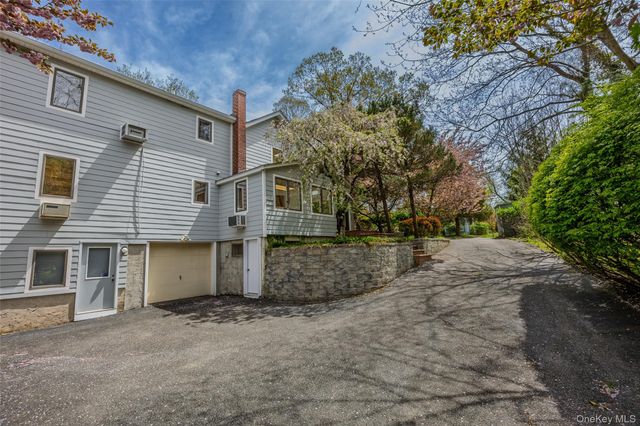 81 Old Post Road, East Setauket, NY 11733