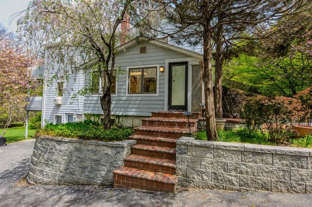 81 Old Post Road, East Setauket, NY 11733
