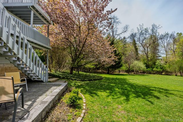 81 Old Post Road, East Setauket, NY 11733