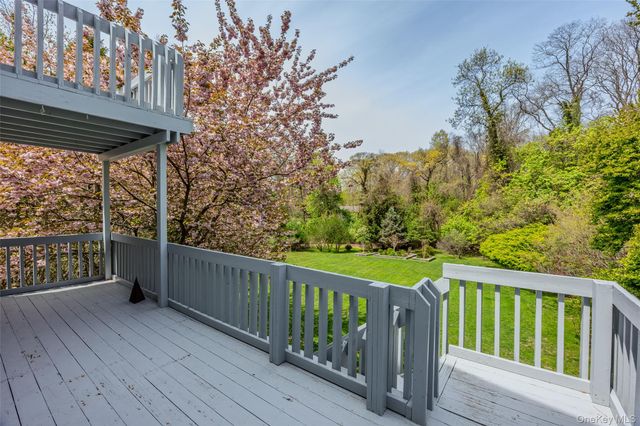 81 Old Post Road, East Setauket, NY 11733