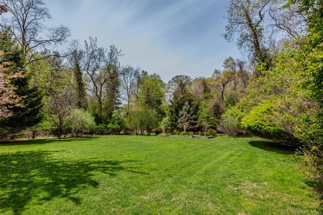 81 Old Post Road, East Setauket, NY 11733