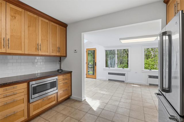 81 Old Post Road, East Setauket, NY 11733