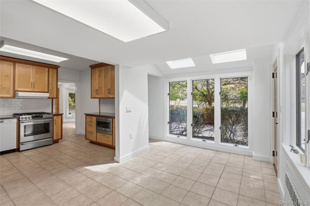 81 Old Post Road, East Setauket, NY 11733