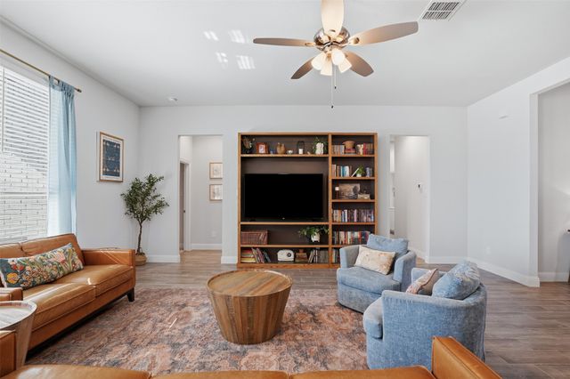 1027 Moss Grove Trail, Justin, TX 76247