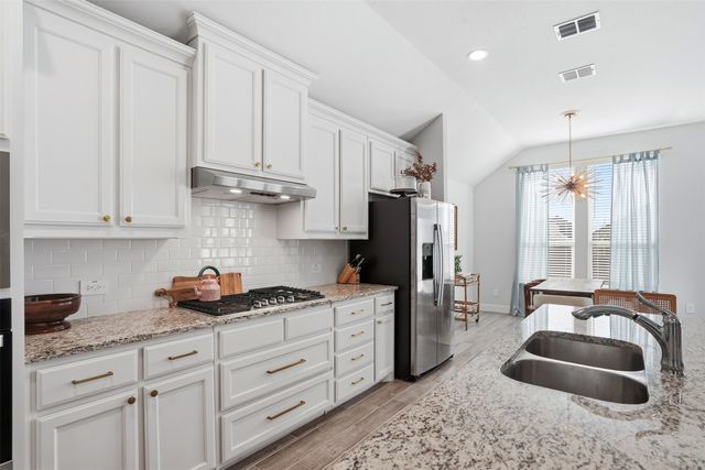 1027 Moss Grove Trail, Justin, TX 76247