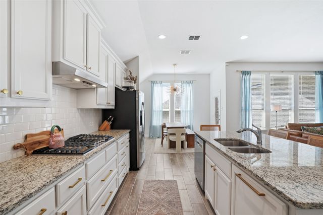 1027 Moss Grove Trail, Justin, TX 76247