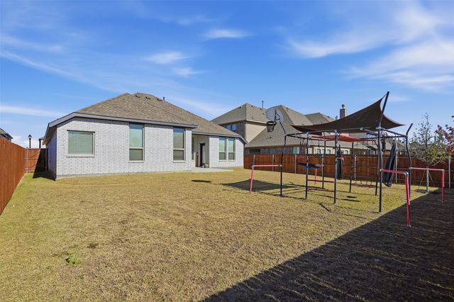 1027 Moss Grove Trail, Justin, TX 76247