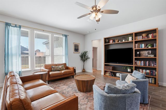 1027 Moss Grove Trail, Justin, TX 76247