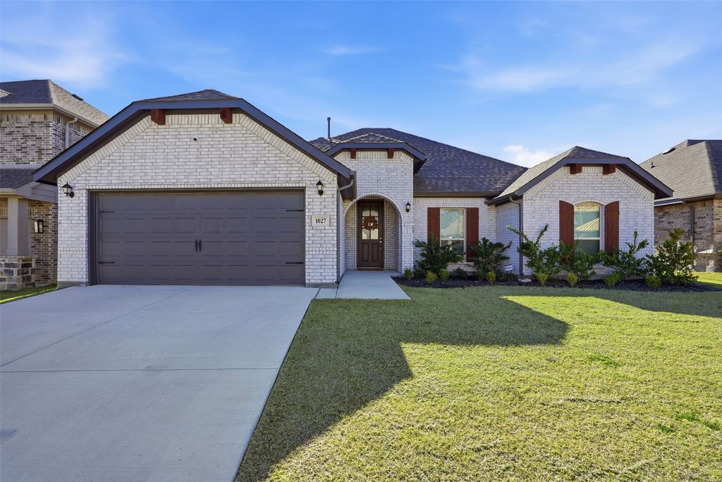 1027 Moss Grove Trail, Justin, TX 76247