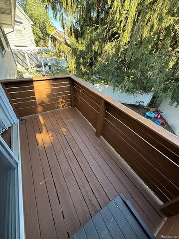 1414 Crooks Road, Royal Oak, MI 48067