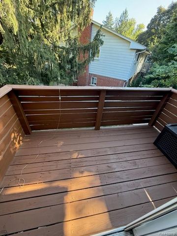 1414 Crooks Road, Royal Oak, MI 48067