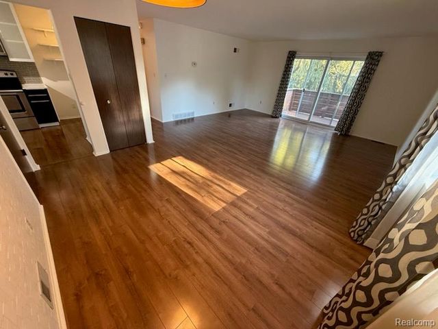 1414 Crooks Road, Royal Oak, MI 48067