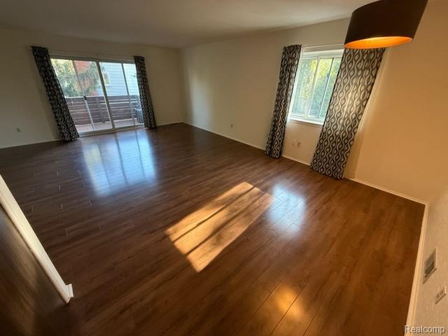 1414 Crooks Road, Royal Oak, MI 48067