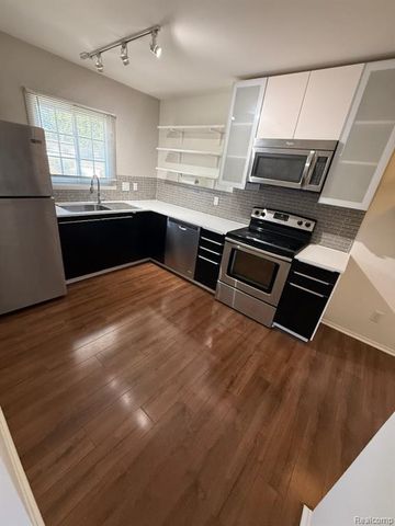 1414 Crooks Road, Royal Oak, MI 48067