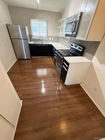 1414 Crooks Road, Royal Oak, MI 48067