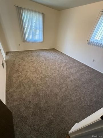 1414 Crooks Road, Royal Oak, MI 48067