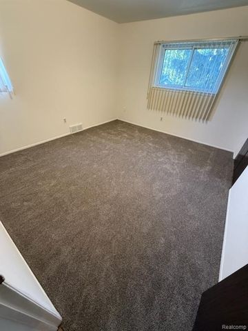 1414 Crooks Road, Royal Oak, MI 48067