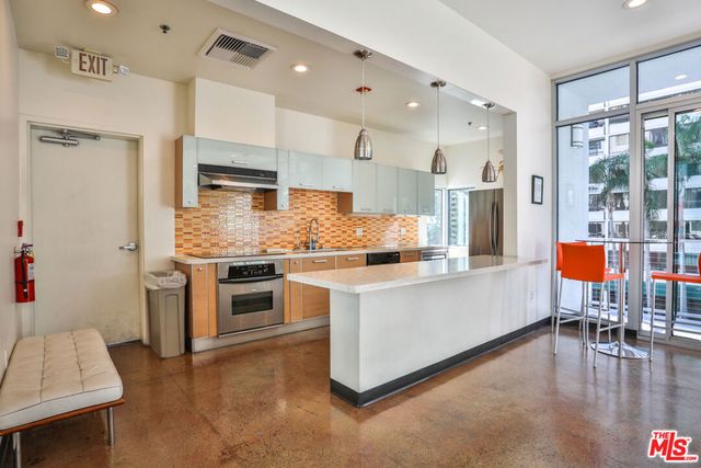 645 W 9th Street 201, Los Angeles, CA 90015