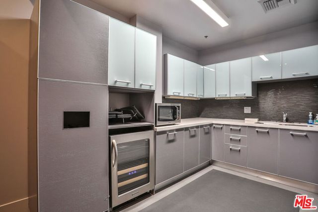 645 W 9th Street 201, Los Angeles, CA 90015