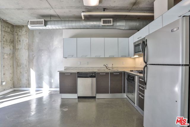 645 W 9th Street 201, Los Angeles, CA 90015