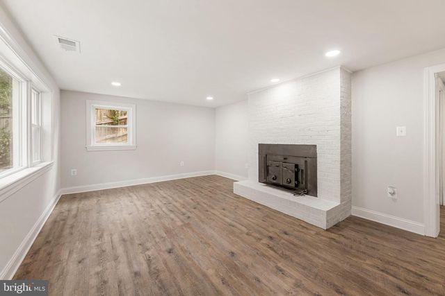 1329 BRENT ST, Fredericksburg, VA 22401