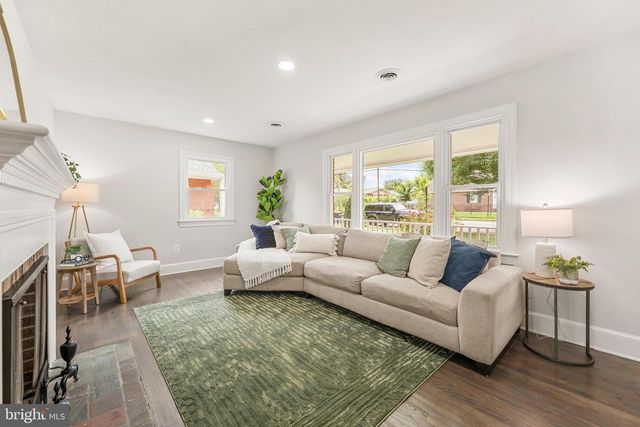 1329 BRENT ST, Fredericksburg, VA 22401