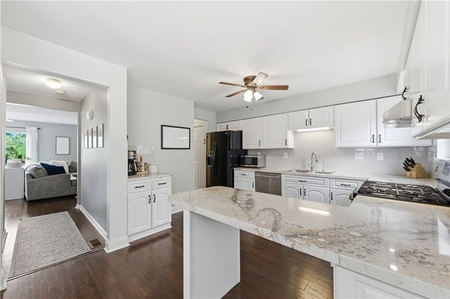 137 OLD VILLAGE LANE, Bethel Park, PA 15102