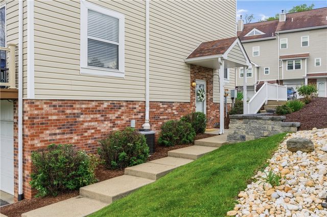 137 OLD VILLAGE LANE, Bethel Park, PA 15102