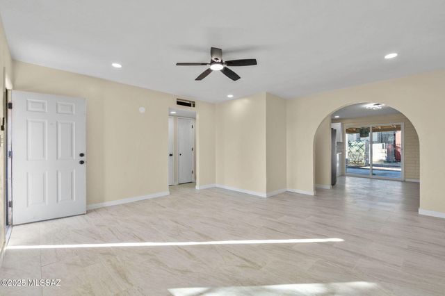 1852 W Caravelle Road, Tucson, AZ 85713