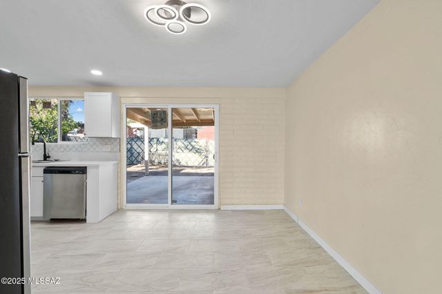 1852 W Caravelle Road, Tucson, AZ 85713