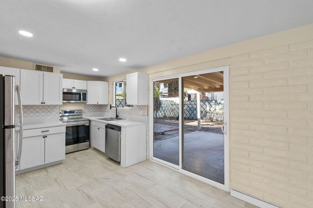 1852 W Caravelle Road, Tucson, AZ 85713