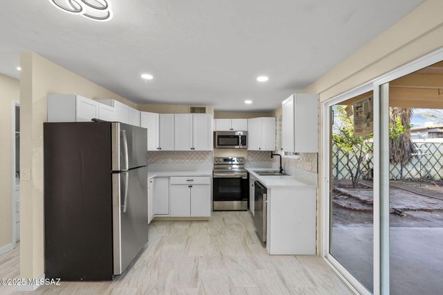 1852 W Caravelle Road, Tucson, AZ 85713