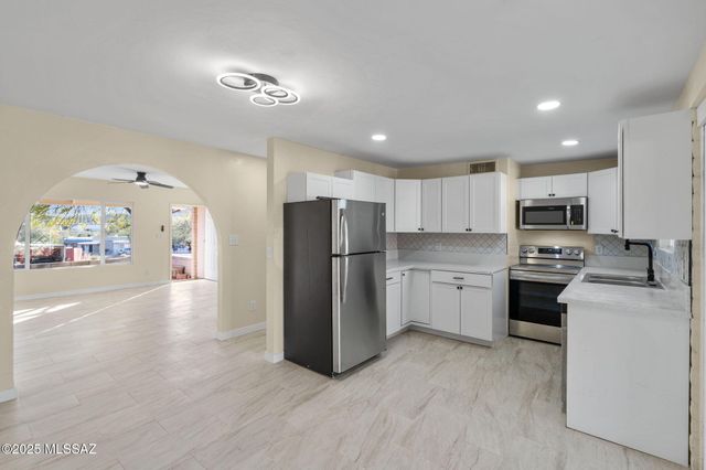 1852 W Caravelle Road, Tucson, AZ 85713