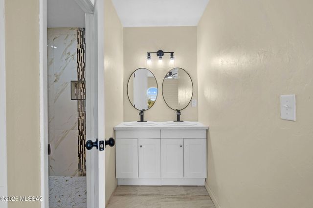 1852 W Caravelle Road, Tucson, AZ 85713