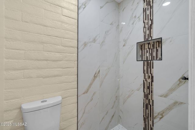 1852 W Caravelle Road, Tucson, AZ 85713