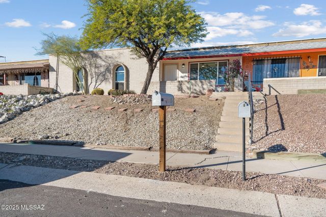 1852 W Caravelle Road, Tucson, AZ 85713