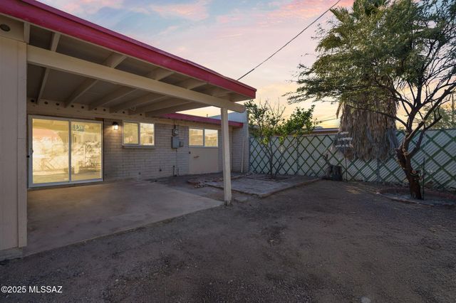 1852 W Caravelle Road, Tucson, AZ 85713