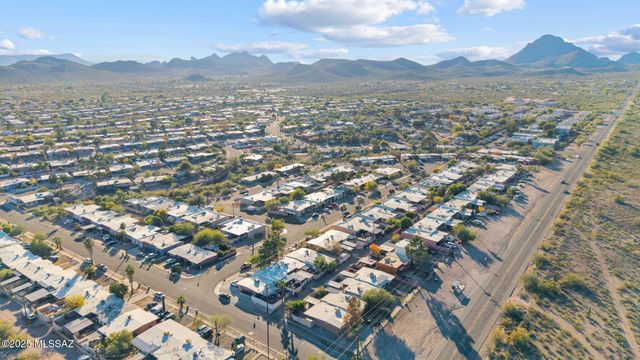 1852 W Caravelle Road, Tucson, AZ 85713