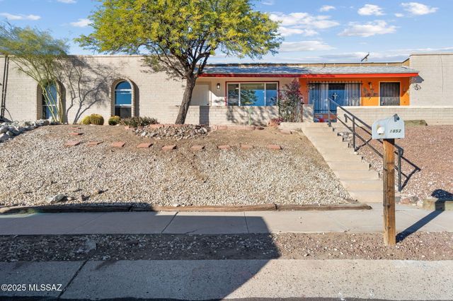 1852 W Caravelle Road, Tucson, AZ 85713