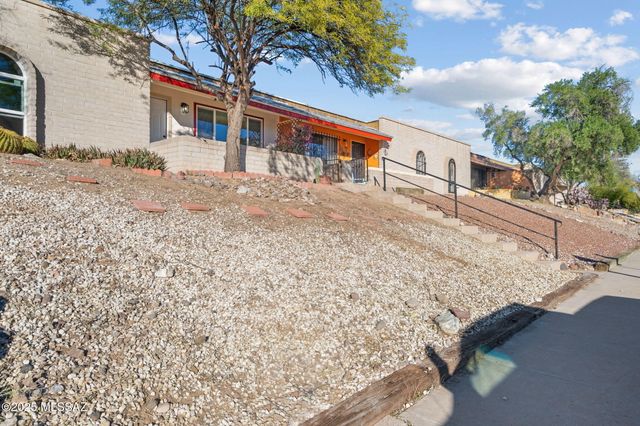 1852 W Caravelle Road, Tucson, AZ 85713