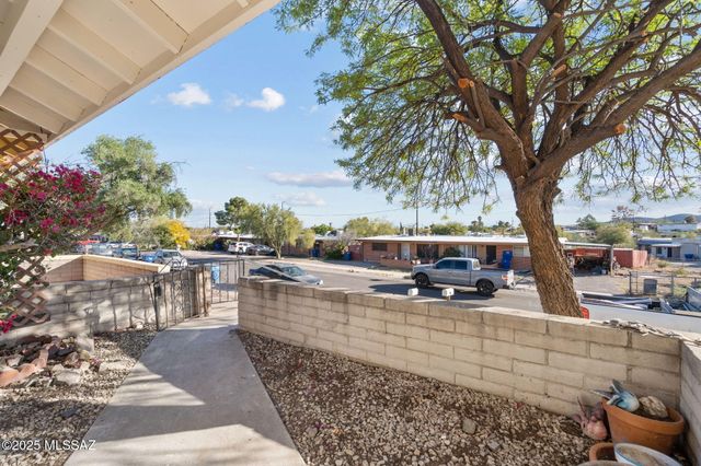 1852 W Caravelle Road, Tucson, AZ 85713