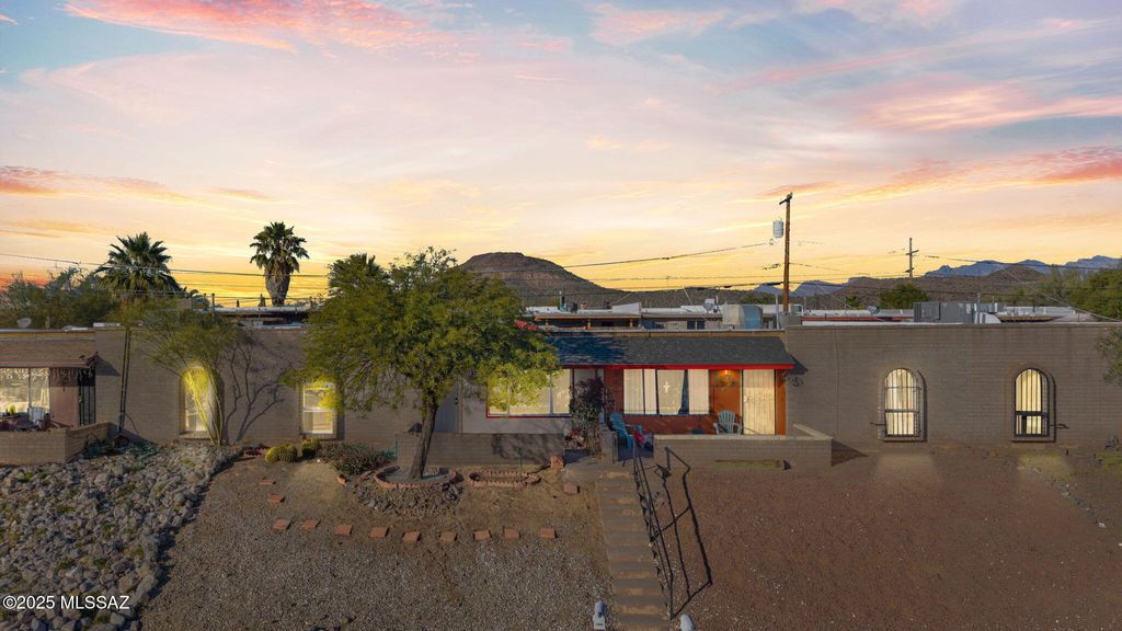 1852 W Caravelle Road, Tucson, AZ 85713